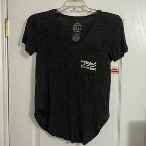 WOMENS MÉDIUM WEEKEND IM IN LOVE V NECK TEE